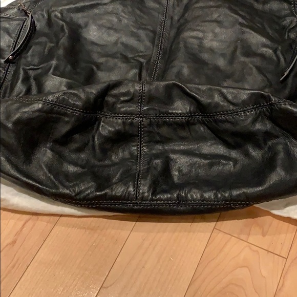 Big soft leather BCBG purse - Picture 2 of 7